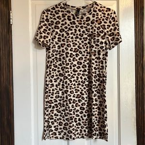 Xs Leopard dress/tunic with pocket and small slit on each side